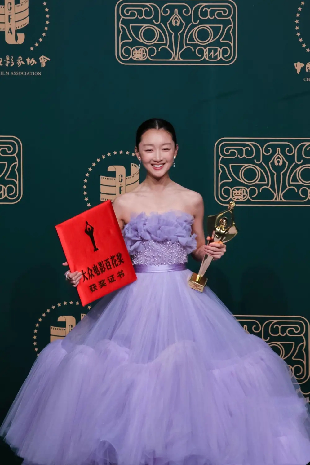 主持人曹青:我嫁给了一个美国富豪,婚后却被打得吃剩饭