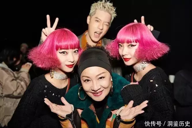 2005年“千手观音”走红:拒绝嫁富商做理工男,现在的生活令人羡慕